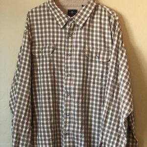 Wrangler button down long sleeve shirt